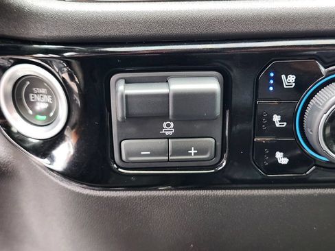 Used 2024 Chevrolet Silverado 2500 ZR2 w/ Technology Package AWD/4WD image 24
