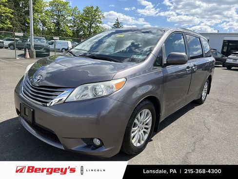 Used 2015 Toyota Sienna XLE Premium FWD image 1