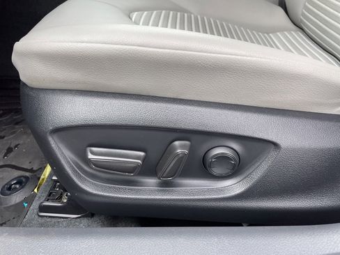 Certified 2023 Toyota Camry SE image 21