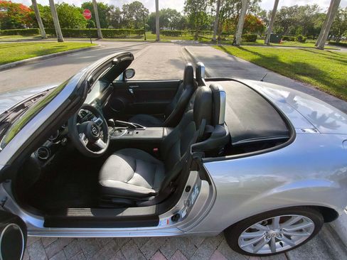 Used 2006 MAZDA MX-5 Miata Grand Touring RWD image 13