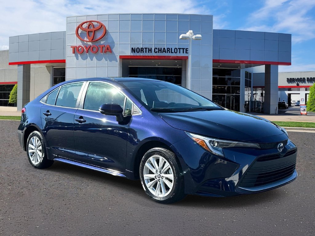 Used 2025 Toyota Corolla XLE FWD image 9