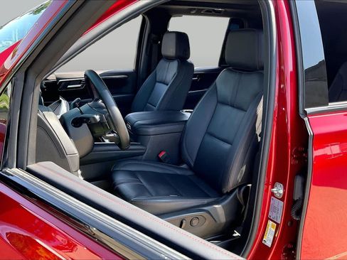 Used 2025 Chevrolet Tahoe RST w/ Comfort Package AWD/4WD image 8