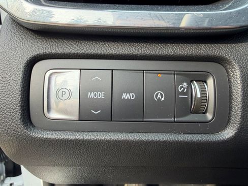 Used 2025 GMC Acadia Elevation image 12