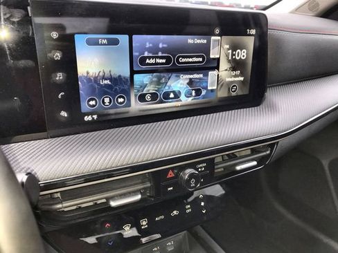 Certified 2025 Nissan Kicks SR FWD image 16
