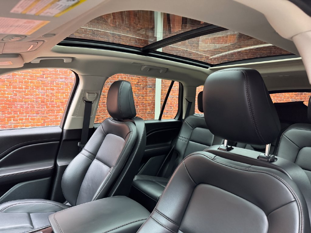 Used 2024 Lincoln Aviator AWD w/ Premium Package image 3