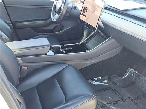 Used 2019 Tesla Model 3 Standard Range image 22