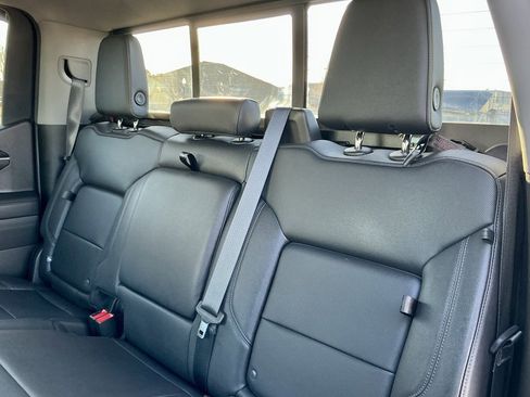 Used 2022 GMC Sierra 1500 SLT image 32