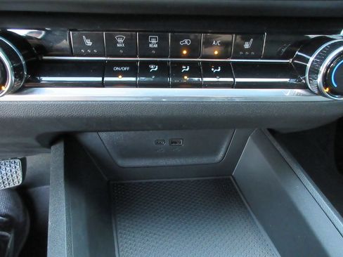 Used 2026 Chevrolet Equinox LT w/ Safety and Technology Package FWD image 29