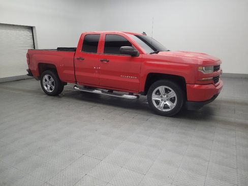 Used 2018 Chevrolet Silverado 1500 Custom w/ Custom Value Package RWD image 11