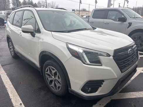 Used 2024 Subaru Forester Premium image 3