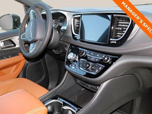 New 2026 Chrysler Pacifica Pinnacle image 21