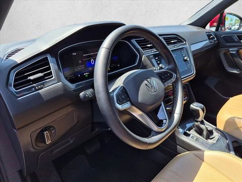 Used 2023 Volkswagen Tiguan SE FWD image 10