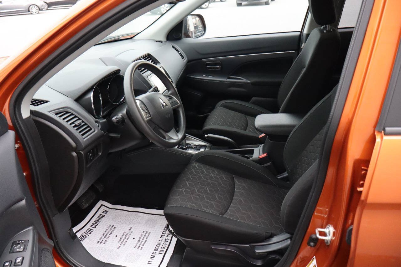 Used 2025 Mitsubishi Outlander Sport ES AWD/4WD image 6