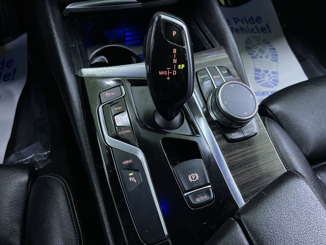 Used 2018 BMW 530e w/ Premium Package 2 RWD image 26