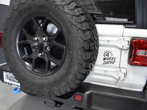 Used 2024 Jeep Wrangler Unlimited AWD/4WD image 12