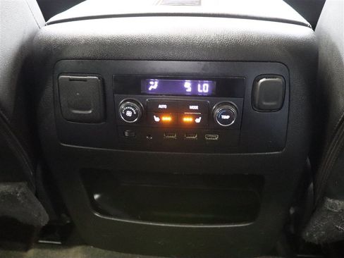 Used 2018 Chevrolet Tahoe Premier AWD/4WD image 25