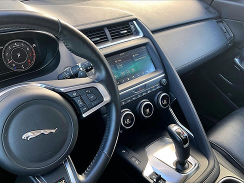 Used 2020 Jaguar E-PACE SE image 32
