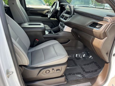Used 2022 GMC Yukon SLT w/ SLT Luxury Package RWD image 13