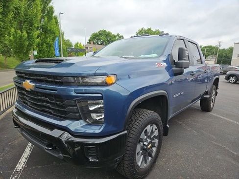 Used 2025 Chevrolet Silverado 2500 Custom w/ Custom Value Package AWD/4WD image 4