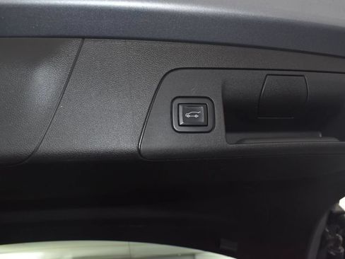 Used 2022 Buick Envision Preferred AWD/4WD image 29