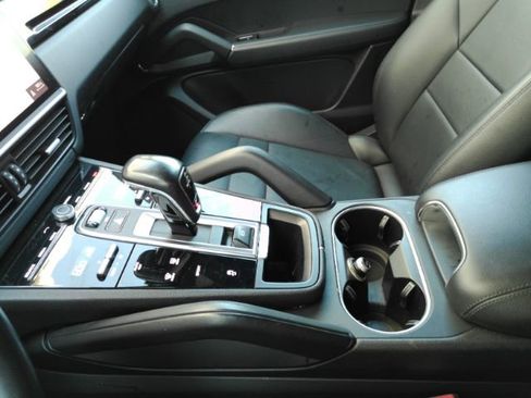Used 2020 Porsche Cayenne AWD/4WD image 43