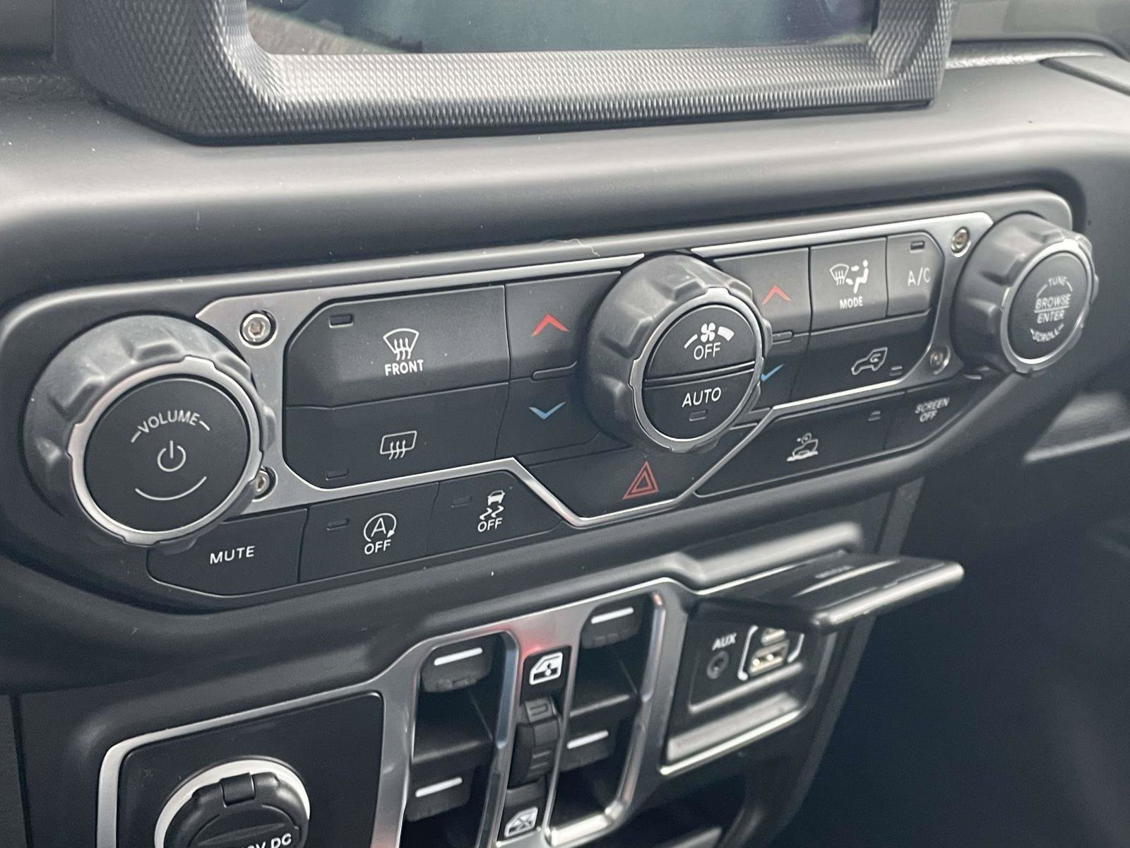 Used 2023 Jeep Gladiator Overland AWD/4WD image 21