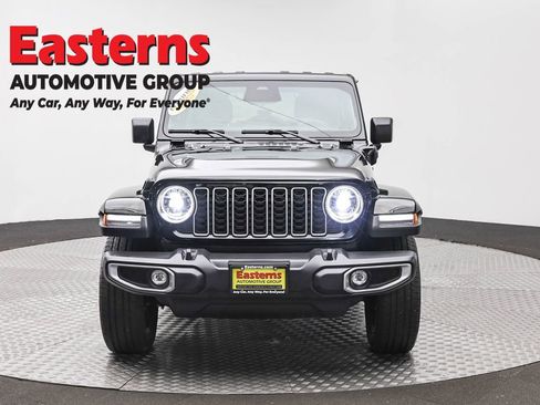 Used 2025 Jeep Wrangler Unlimited Sahara AWD/4WD image 2