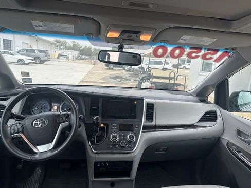 Used 2016 Toyota Sienna XLE w/ XLE Navigation Package image 11