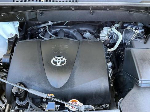 Used 2018 Toyota Highlander Limited FWD image 32