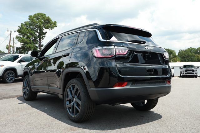 New 2026 Jeep Compass Latitude AWD/4WD image 8