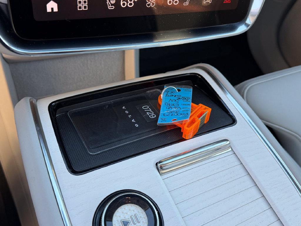 Certified 2025 Volvo EX90 Ultra AWD/4WD image 35