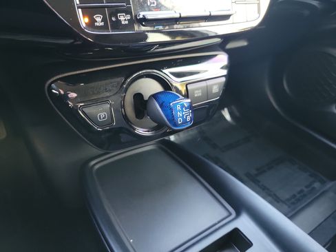 Used 2019 Toyota Prius LE image 22