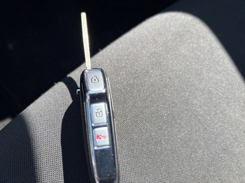 Used 2025 Kia Sportage LX FWD image 18
