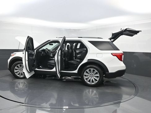Used 2022 Ford Explorer Limited w/ Equipment Group 301A AWD/4WD image 39