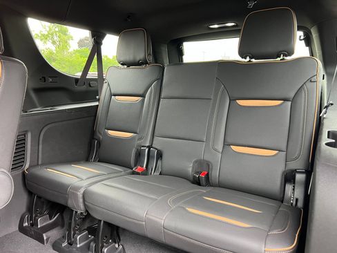 Used 2023 GMC Yukon XL AT4 w/ AT4 Premium Plus Package AWD/4WD image 6