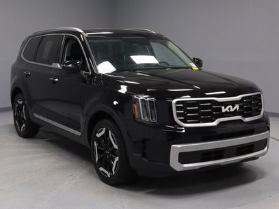 Used 2024 Kia Telluride S w/ S Sunroof Package