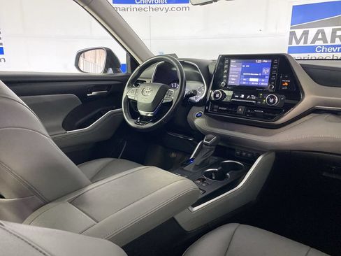 Used 2021 Toyota Highlander XLE FWD image 27