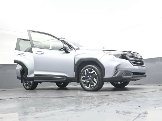 Used 2025 Subaru Forester Limited AWD/4WD image 43