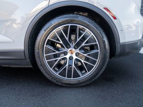 New 2026 Porsche Macan 4 Electric image 8