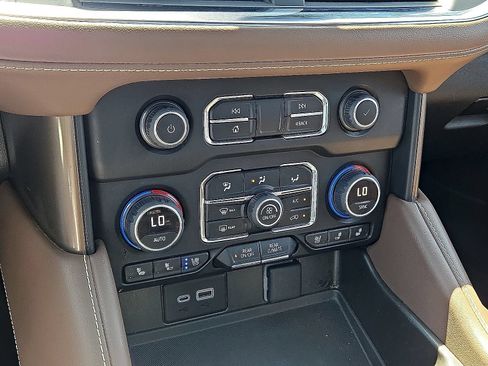 Used 2022 Chevrolet Tahoe High Country AWD/4WD image 30