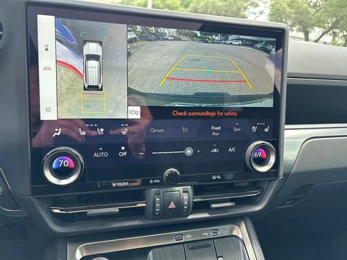 Used 2026 Lexus GX 550 w/ Cold Area Package AWD/4WD image 15