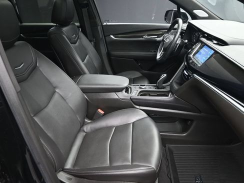 Used 2023 Cadillac XT6 Sport w/ Technology Package AWD/4WD image 40