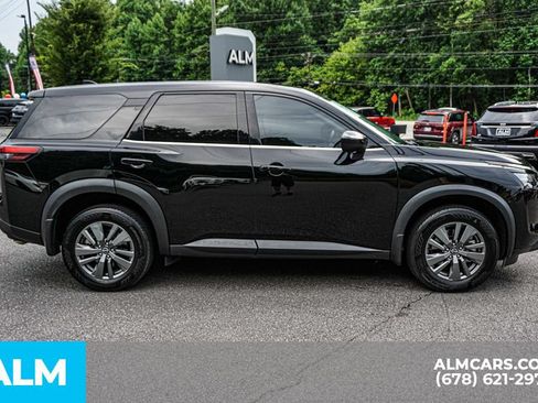 Used 2024 Nissan Pathfinder S AWD/4WD image 9