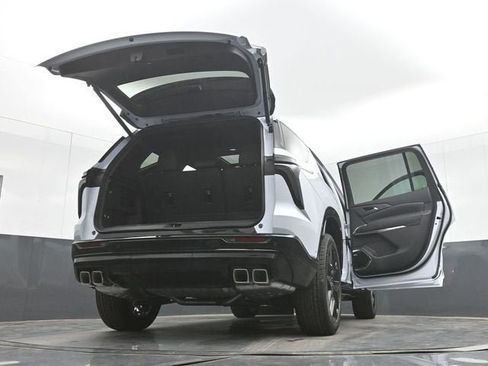 New 2026 Chevrolet Traverse RS w/ LPO, Floor Liner Package FWD image 98