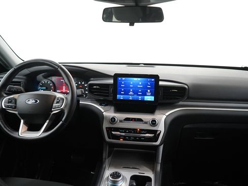 Used 2022 Ford Explorer XLT image 14