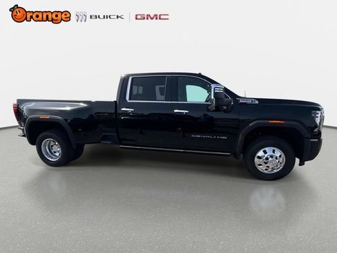 New 2026 GMC Sierra 3500 Denali w/ Denali Reserve Package AWD/4WD image 2