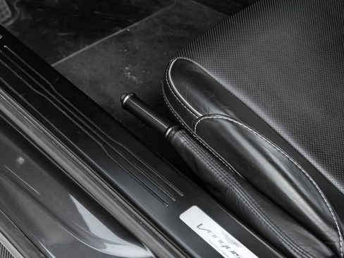 Used 2016 Aston Martin Vanquish Coupe RWD image 37