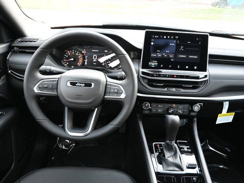 New 2026 Jeep Compass Latitude image 16