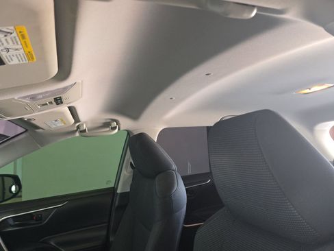 Used 2019 Toyota RAV4 LE image 14