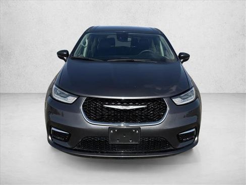 Used 2023 Chrysler Pacifica Touring-L FWD image 2